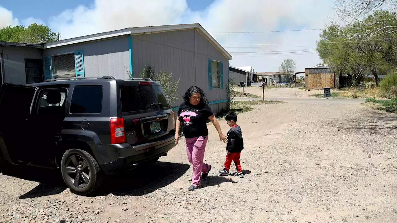 Residents wary as fire burns near northeast New Mexico town