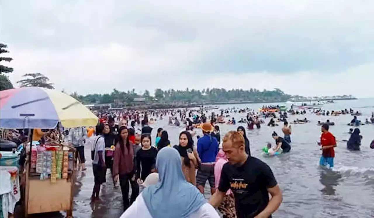 BMKG Imbau Wisatawan Wapada Gelombang Tinggi Pantai Carita