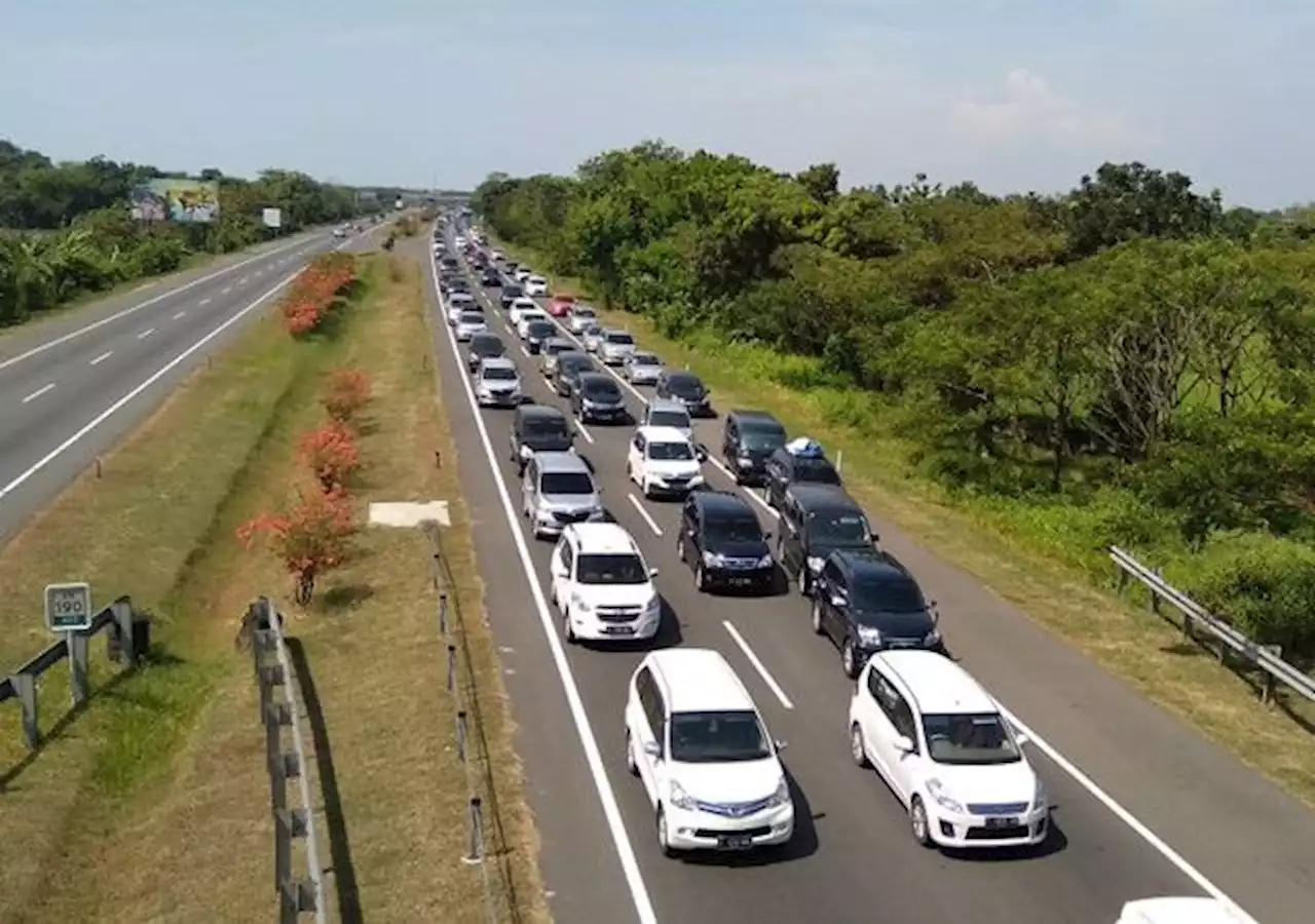 Kendaraan Arus Balik ke Arah Jakarta mulai Terlihat di Tol Palikanci