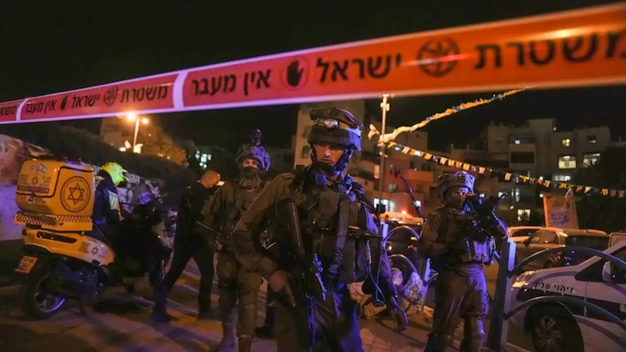 3 Israelis killed in stabbing attack near Tel Aviv