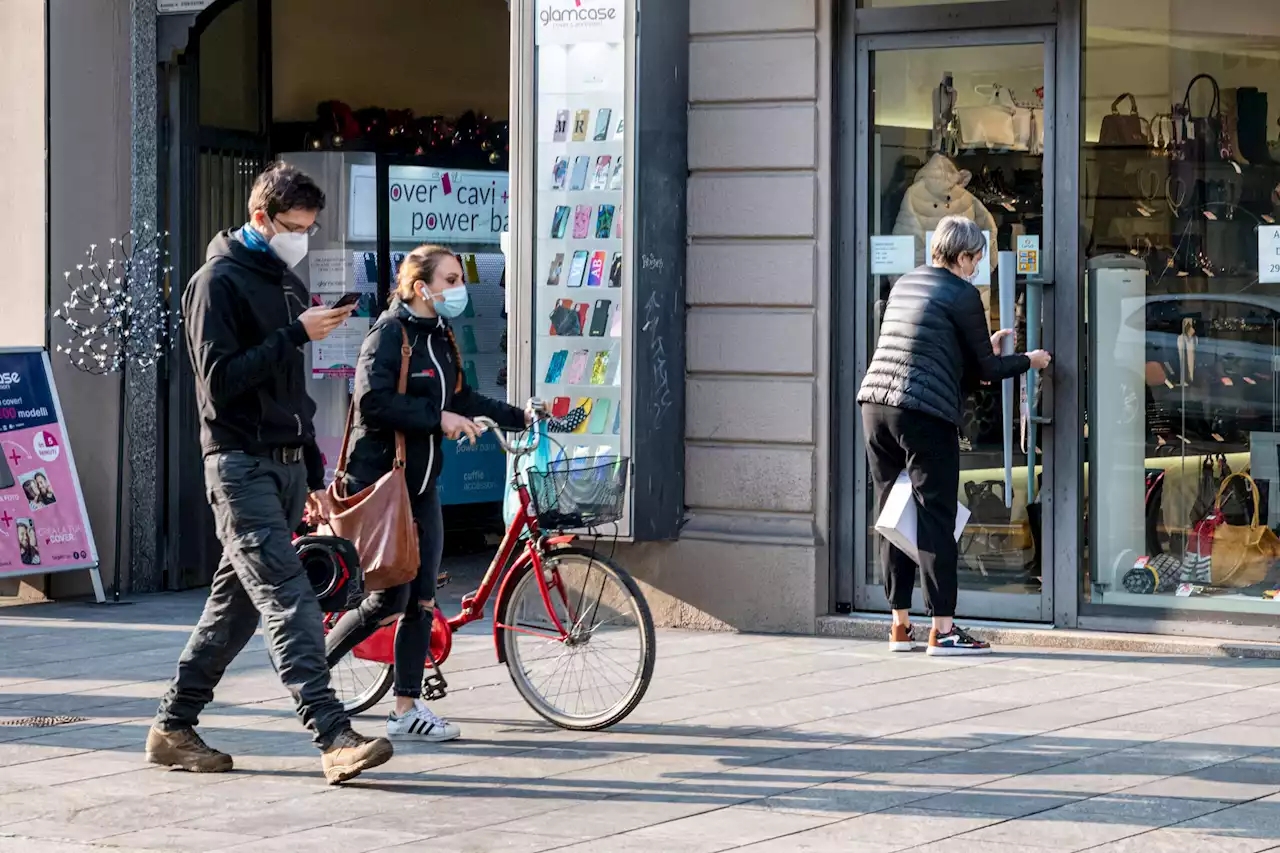 Covid oggi Italia, report: incidenza in calo, Rt stabile