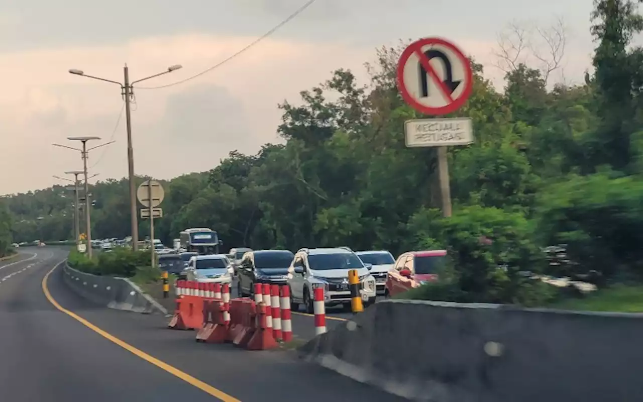 Arus Balik Via Cipularang, Pemudik Arah Jakarta Mengular Mulai Pintu Tol Sadang | Ekonomi - Bisnis.com