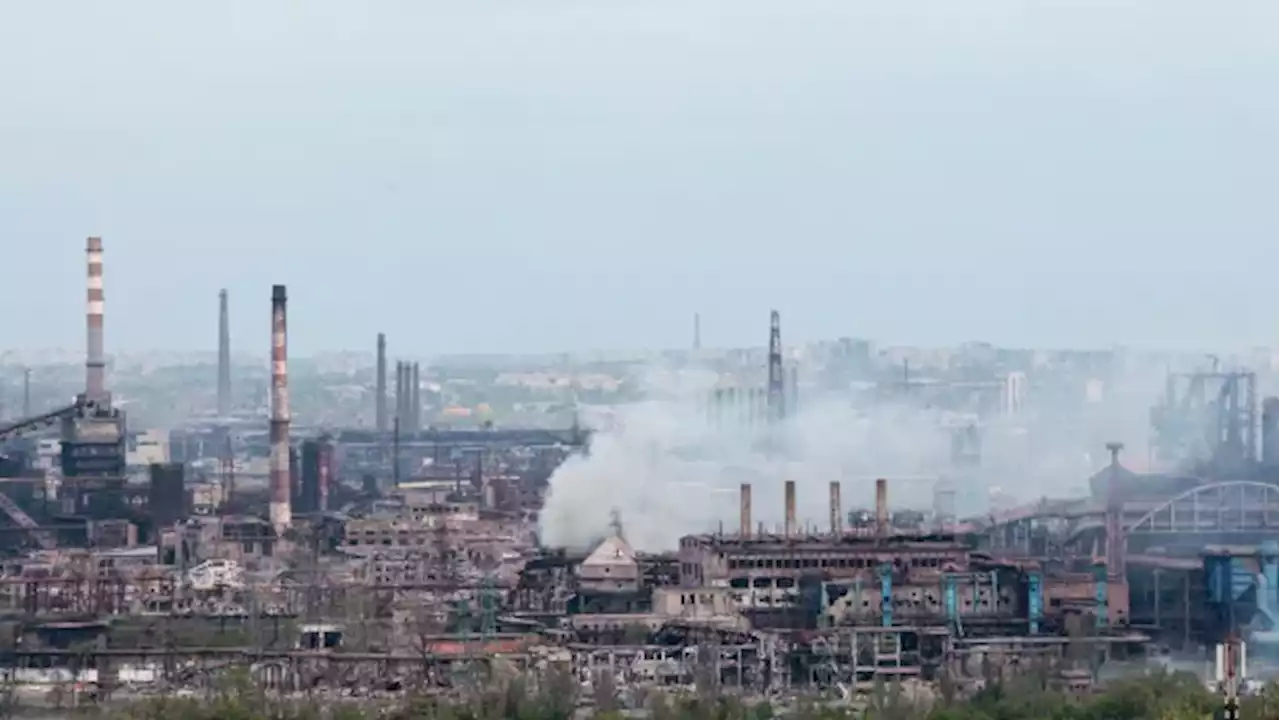 Ukrainian troops hold off Russians in fight for control of Mariupol steel plant | CBC News