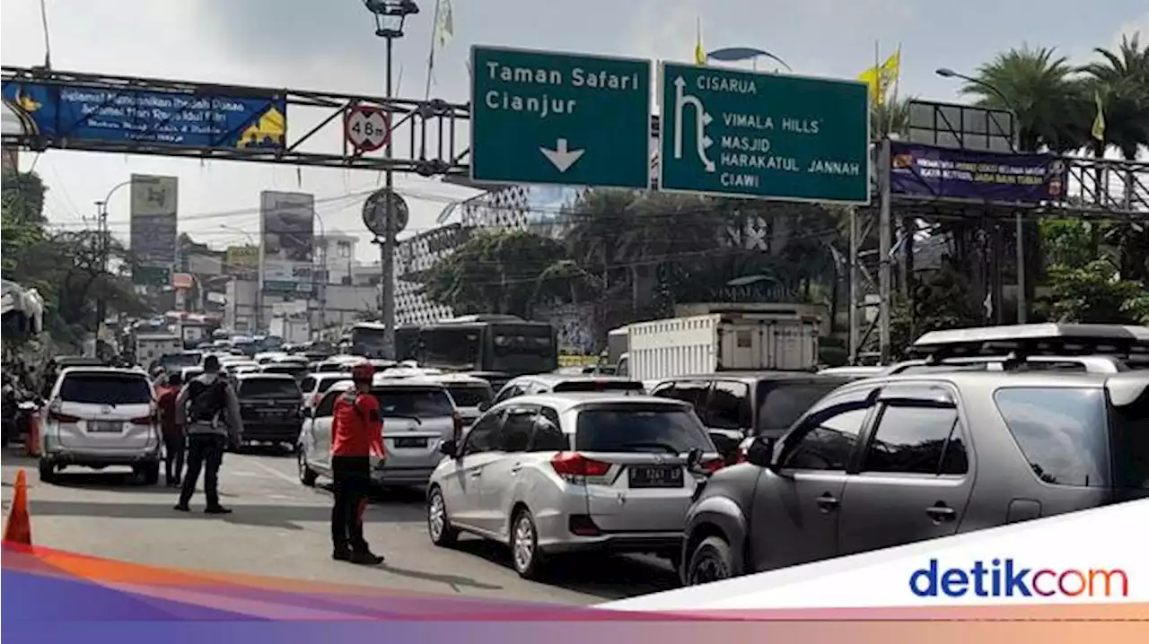 Lalin Padat, Polisi Berlakukan One Way Arah Puncak Pagi Ini