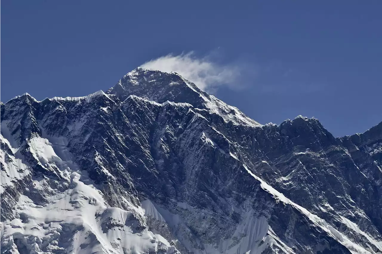 Mount Everest - Chinesisches Expeditionsteam errichtet höchste automatische Wetterstation