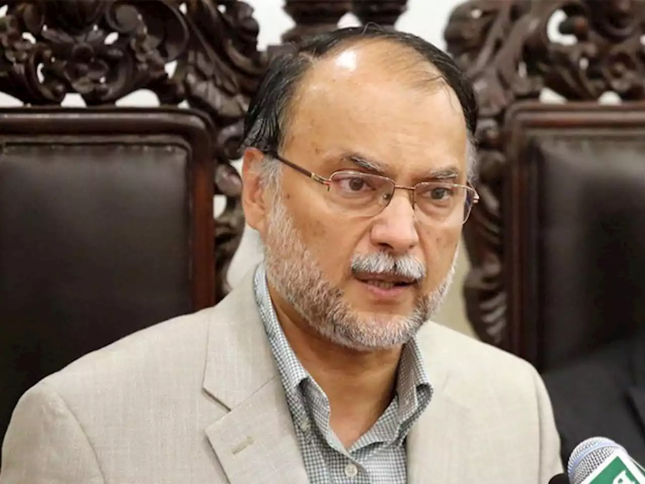 سی پیک منصوبوں اور چینی باشندوں کی سیکیورٹی بڑھائی جائے، احسن اقبال کی ہدایت - ایکسپریس اردو