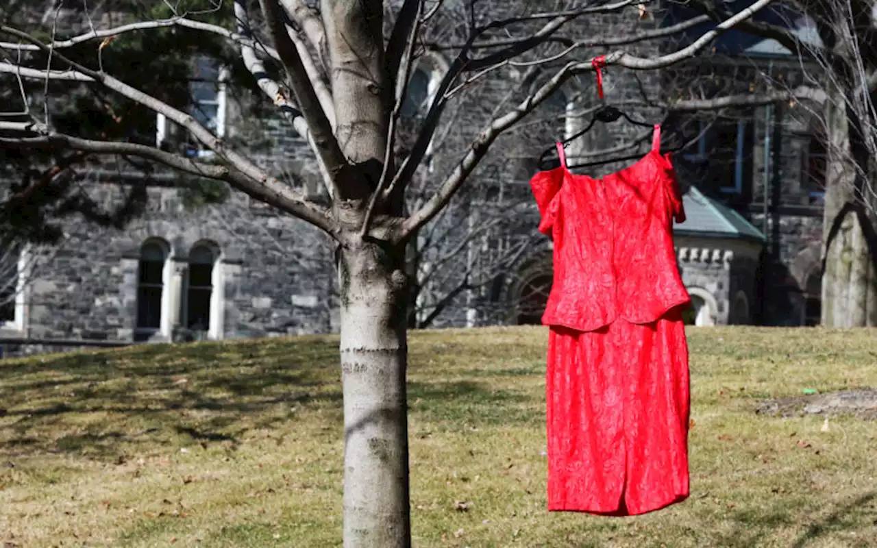 Red Dress Day: What It Means And How To Support