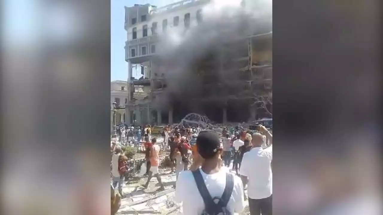 Cuba, esplode un hotel nel cuore de L'Avana: il video dell'edificio carbonizzato