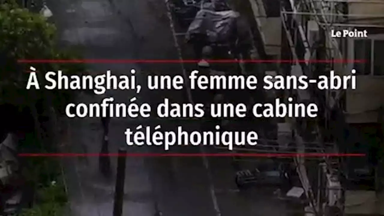 À Shanghai, une femme sans-abri confinée dans une cabine téléphonique