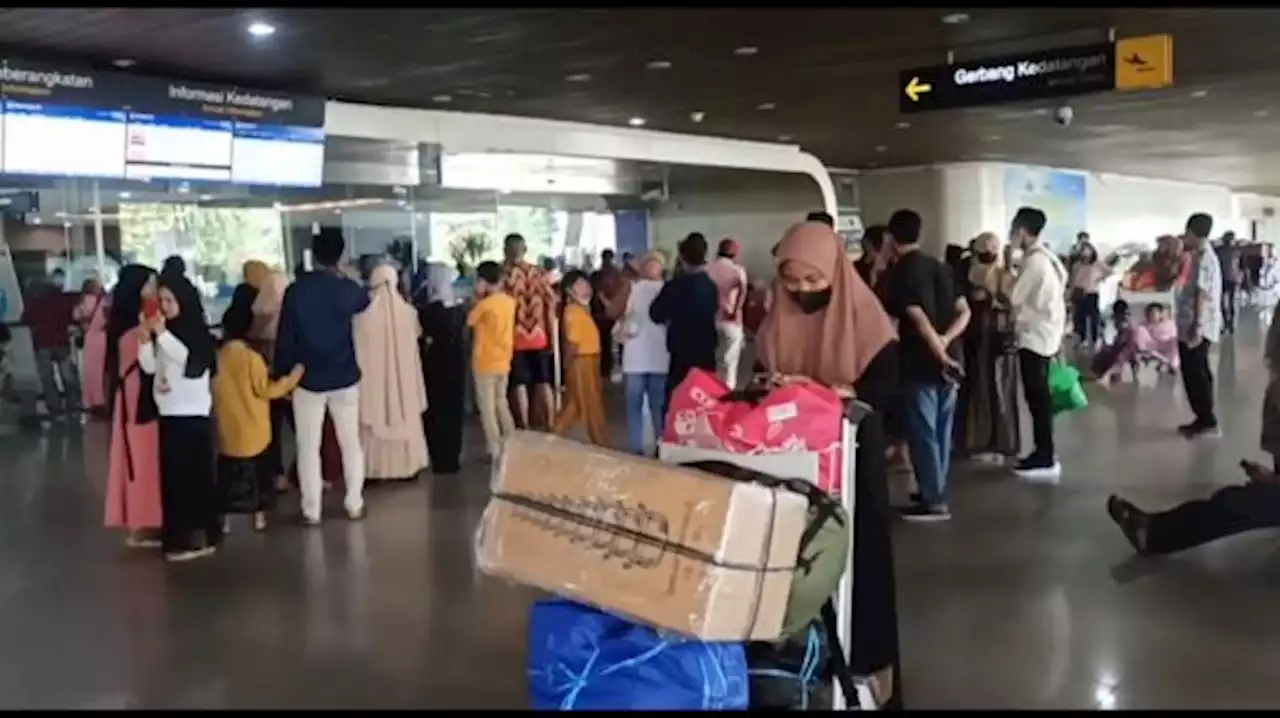 Bandara Juanda Dipadati Penumpang Arus Balik