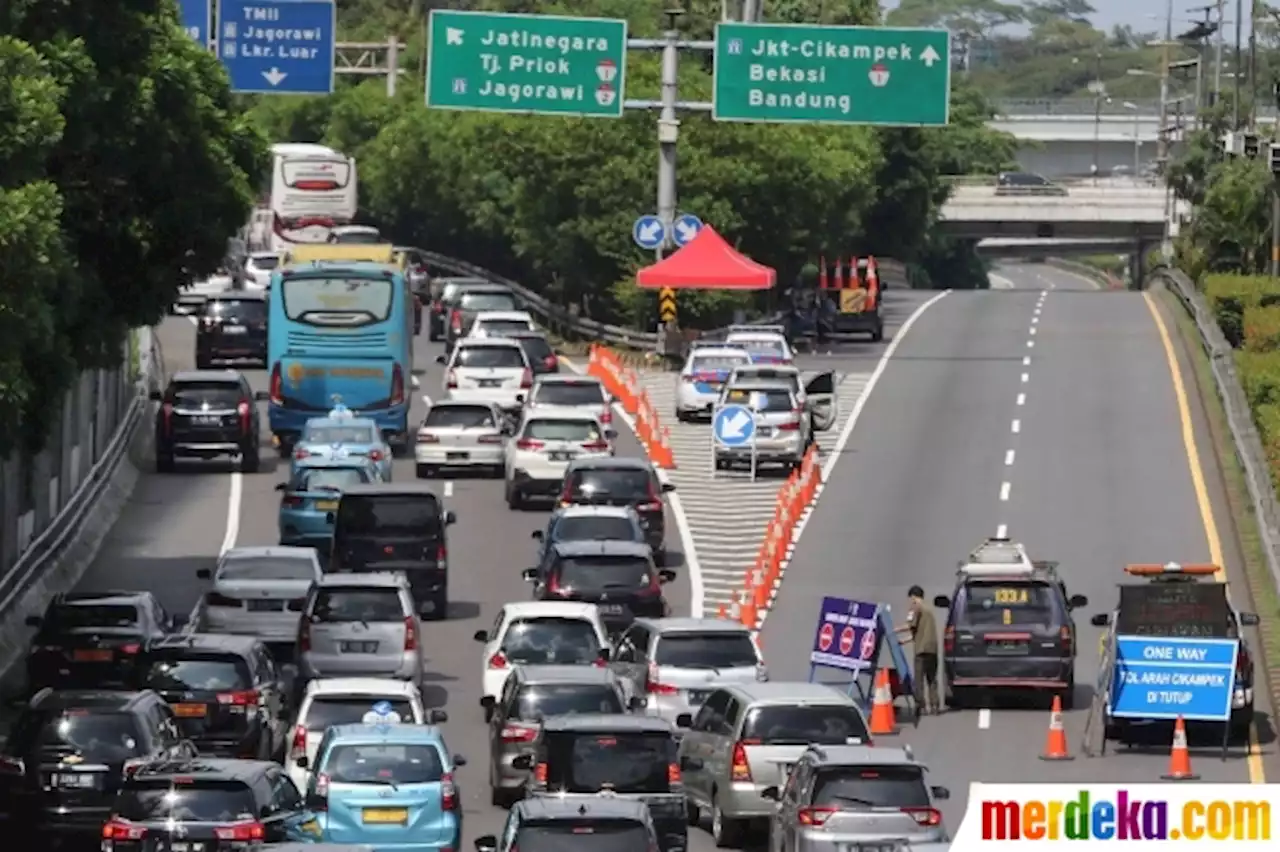 Foto : Arus Balik Lebaran, Tol Dalam Kota Jakarta Arah Cikampek Ditutup | merdeka.com