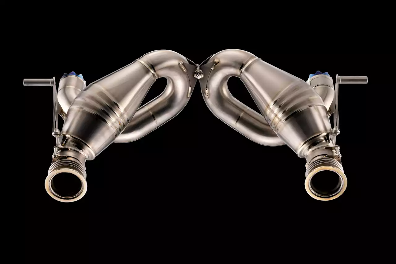 Valentino Balboni comes out with titanium exhaust for Lamborghini Huracan STO