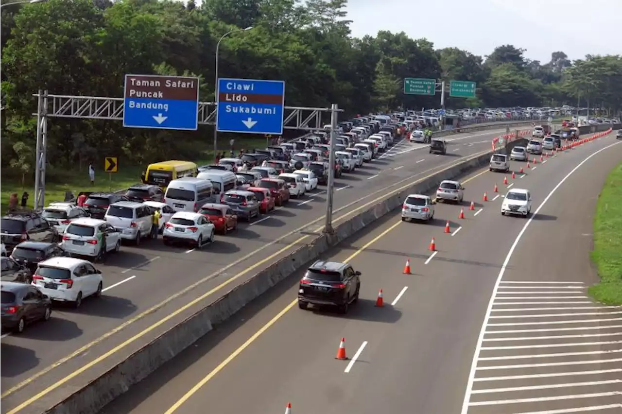 Polisi Sediakan Call Center untuk Mobil Mogok di Puncak |Republika Online