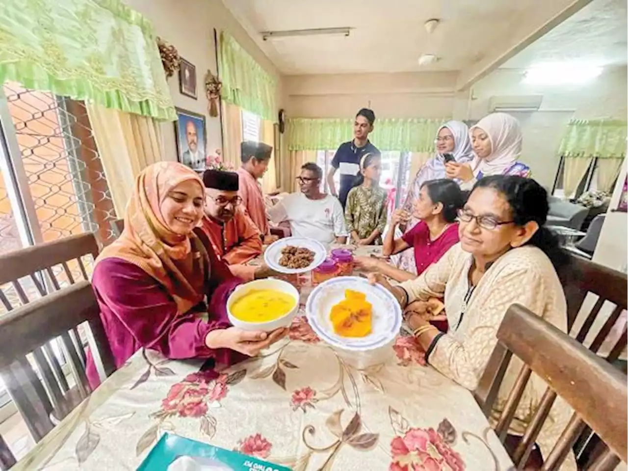 Ibu berbeza agama sediakan kesari, payasam untuk juadah Aidilfitri