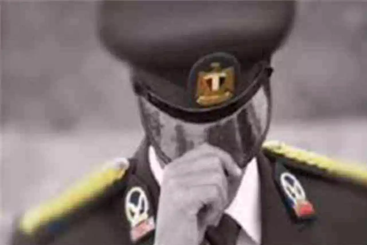 يستعين بضابط شرطة وهمي لينتقم من زوج شقيقته