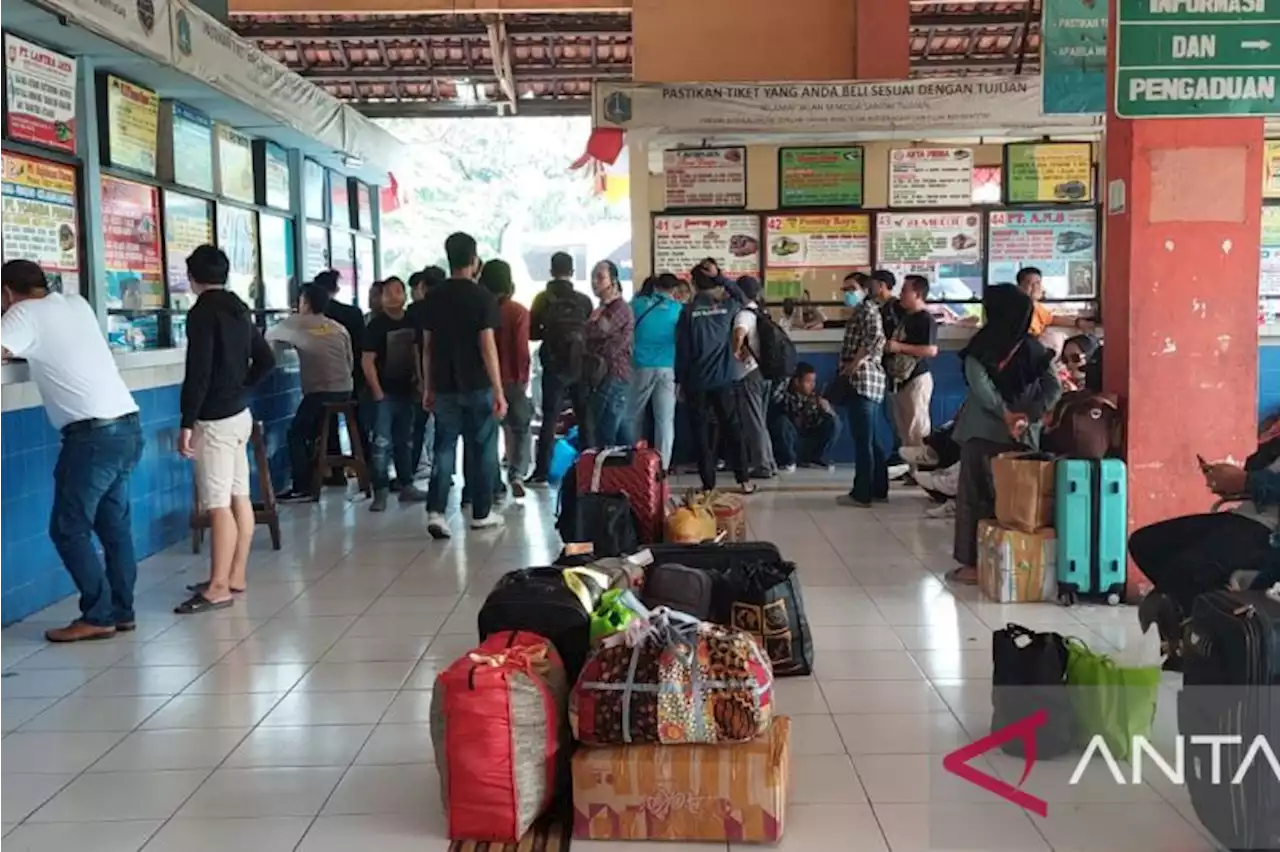 Terminal Kampung Rambutan sudah melewati puncak arus balik