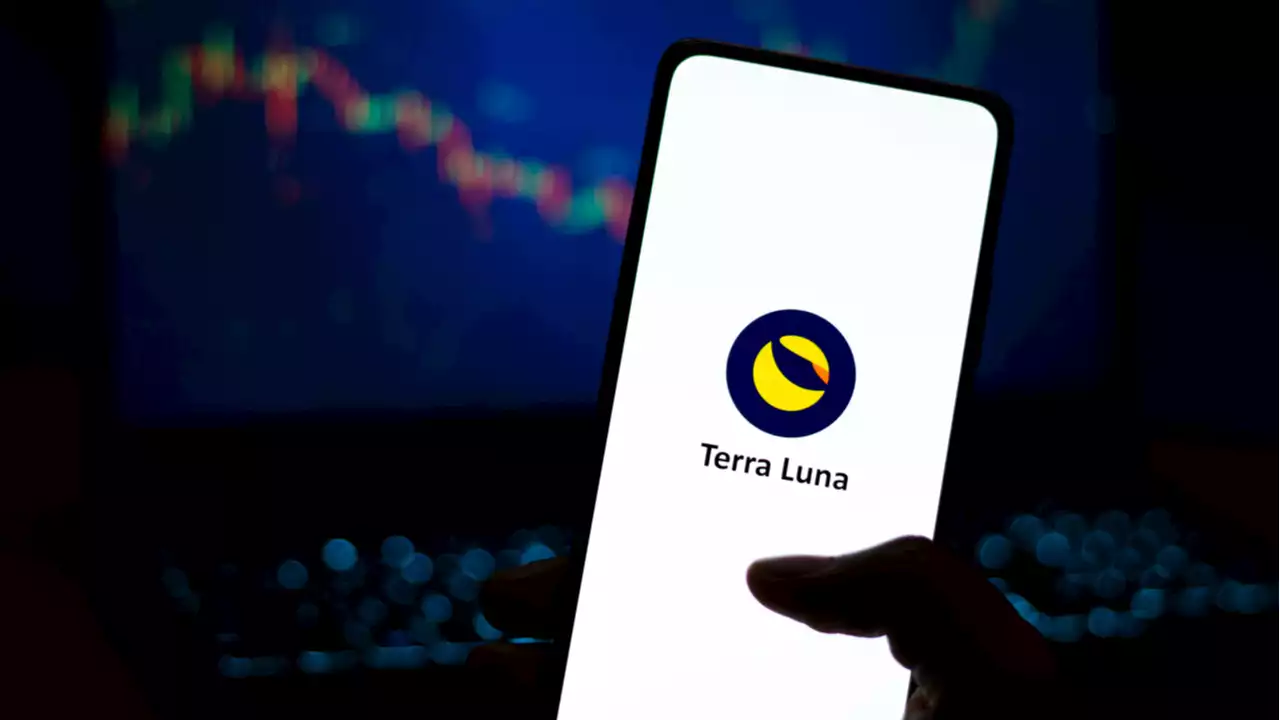 Biggest Movers: LUNA Falls to 6-Week Low, as ALGO Surges 15% on Saturday – Market Updates Bitcoin News