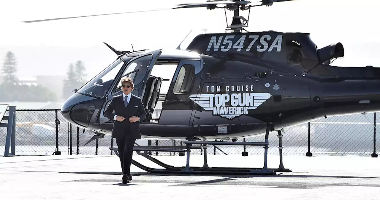 Tom Cruise arrives in helicopter to 'Top Gun: Maverick' premiere in San Diego