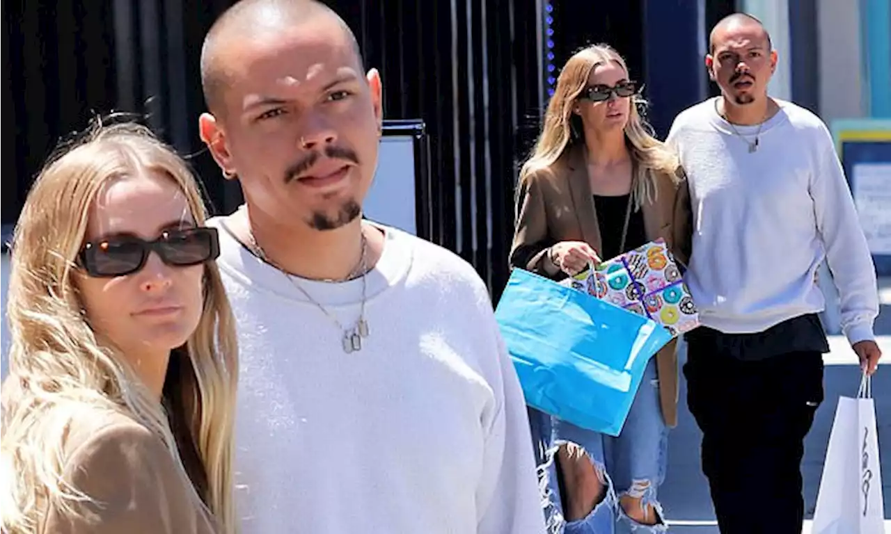 Ashlee Simpson cuddles up to Evan Ross during shopping trip in LA