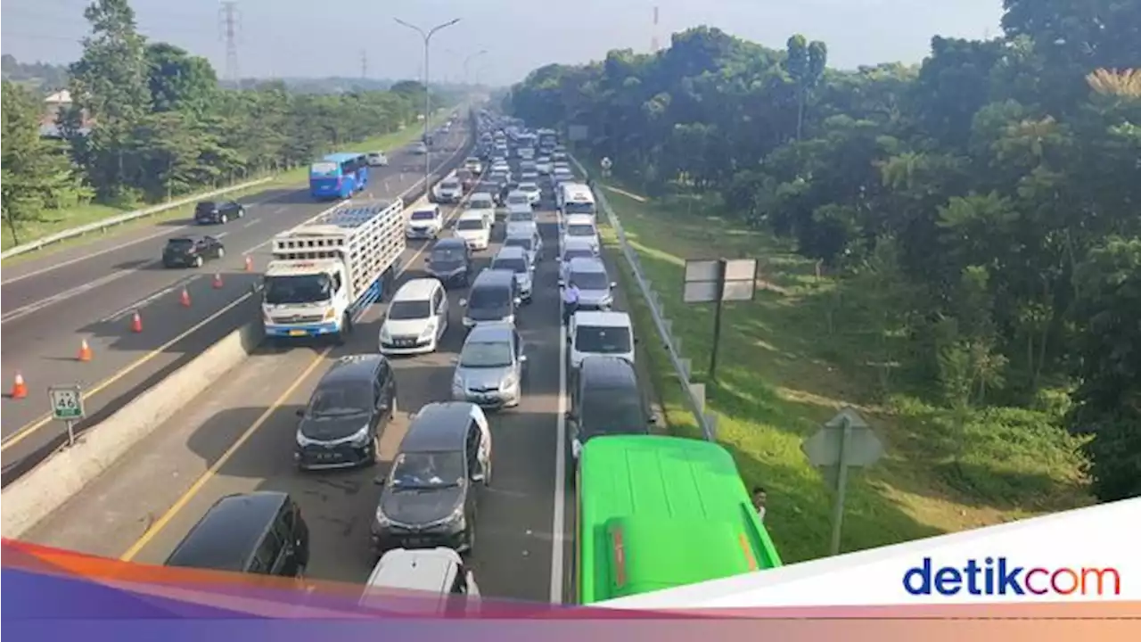 Persiapan One Way Arah Puncak Bogor, Km 45 Tol Jagorawi Macet