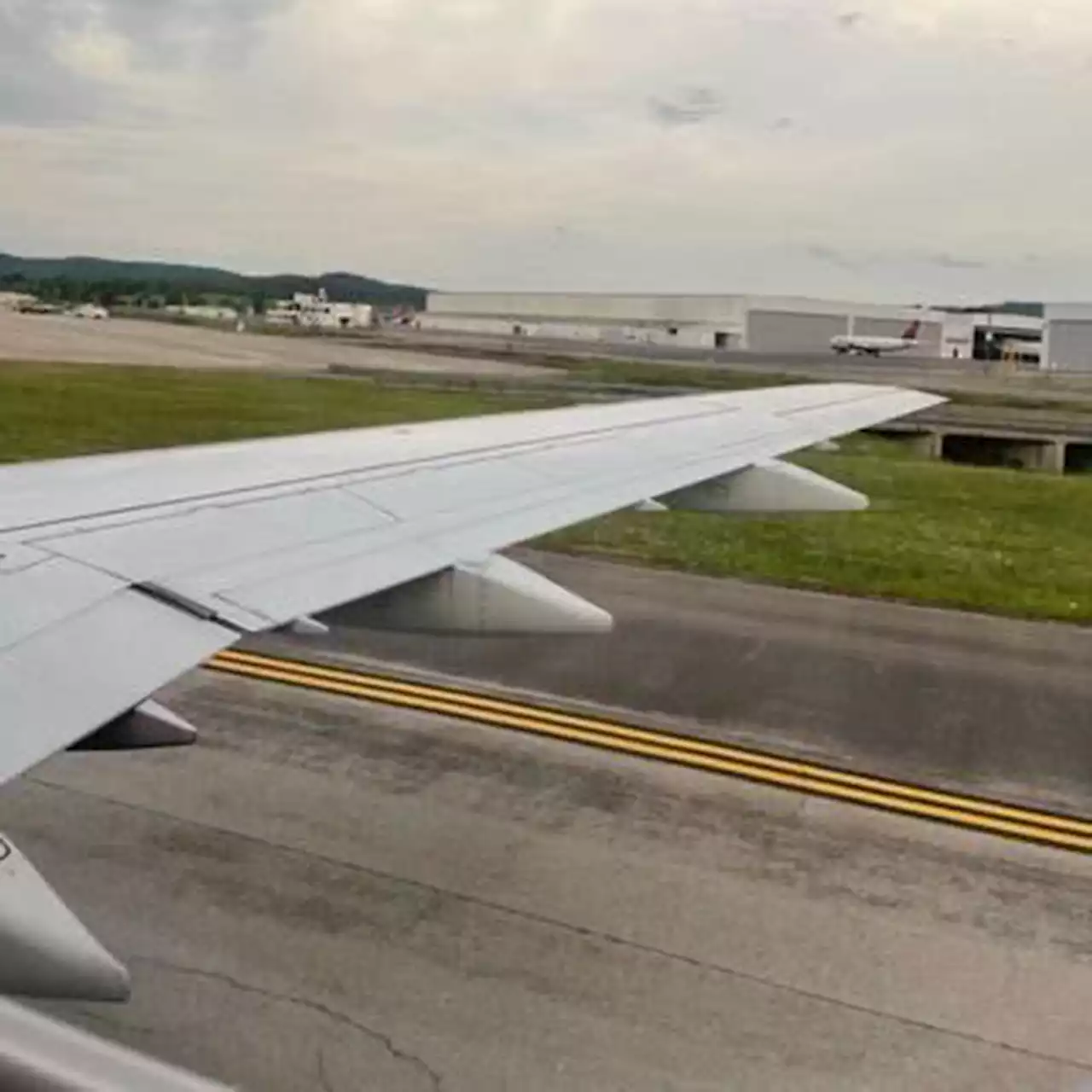 American Airlines plane loses part of wing during flight, makes emergency landing