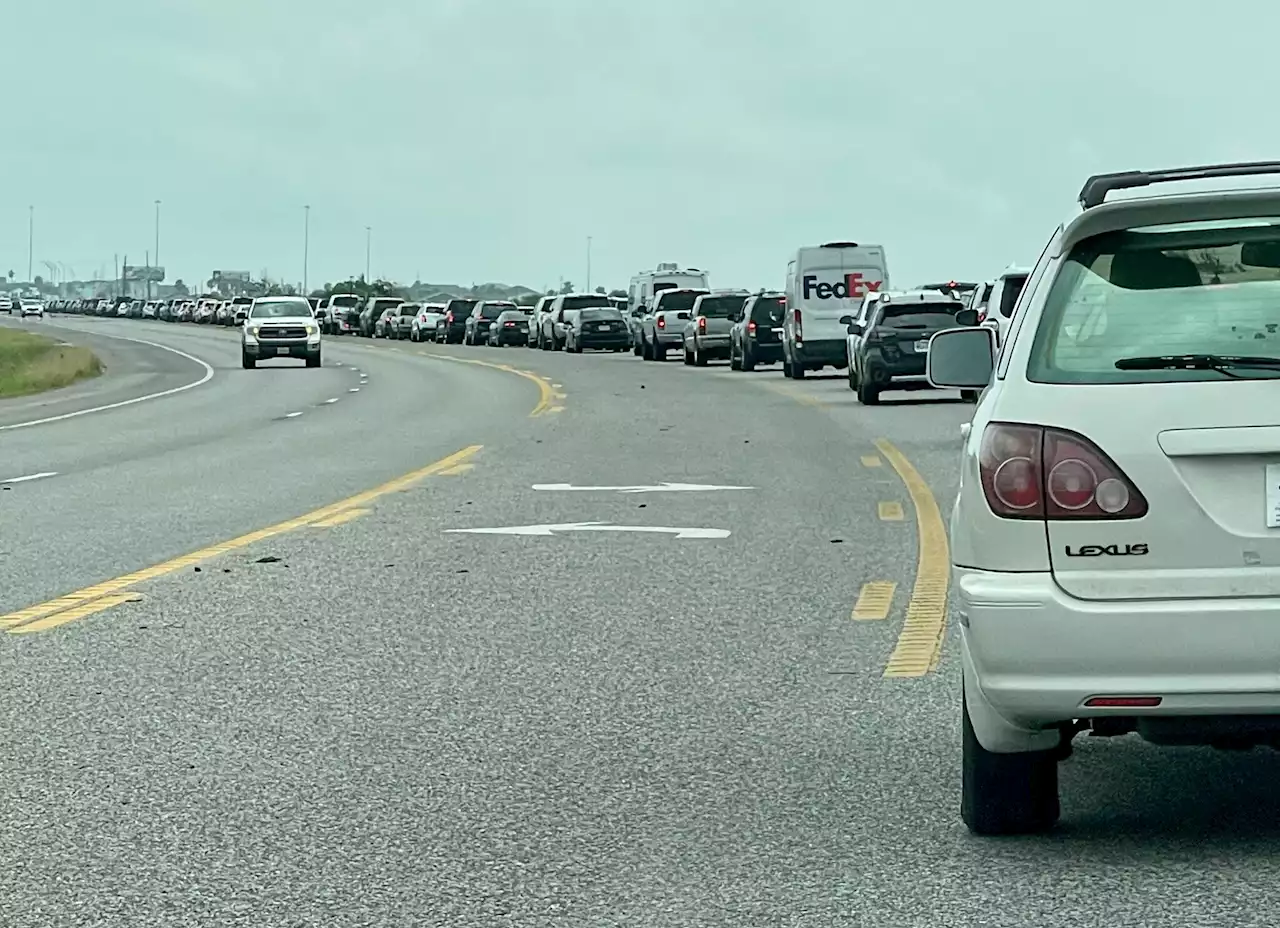 Traffic heavy en route to Galveston as construction creates backup on I-45