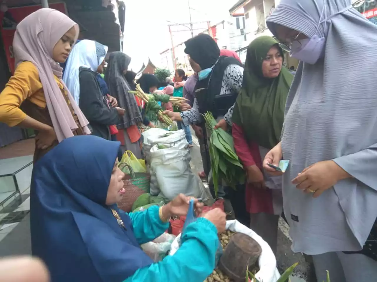 Inilah Perburuan Unik Saat Subuh di Pasar Pusat Kota Padangpanjang