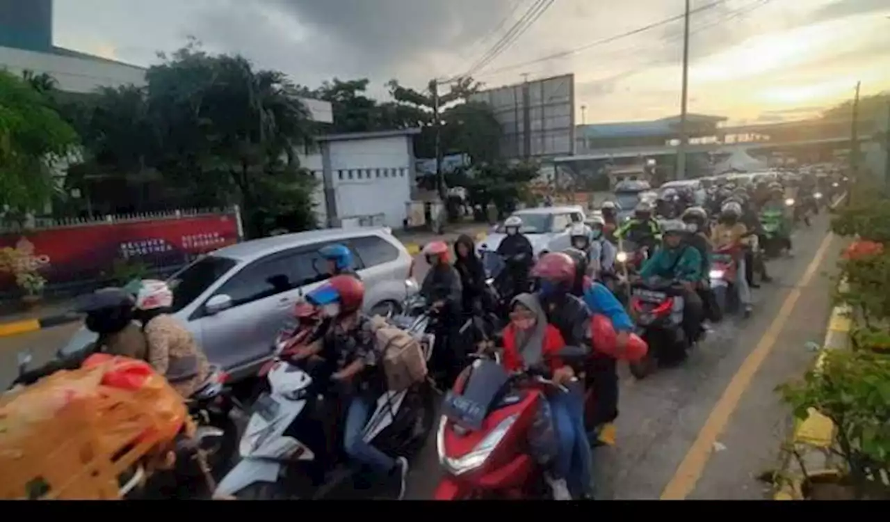 Ribuan Pemudik Bersepeda Motor dari Sumatera Mulai Kembali ke Jawa Lewat Pelabuhan Merak