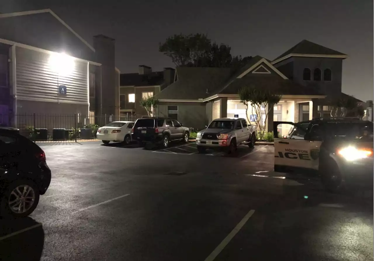 14-year-old boy shot by suspects over pair of shoes in west Houston, HPD says