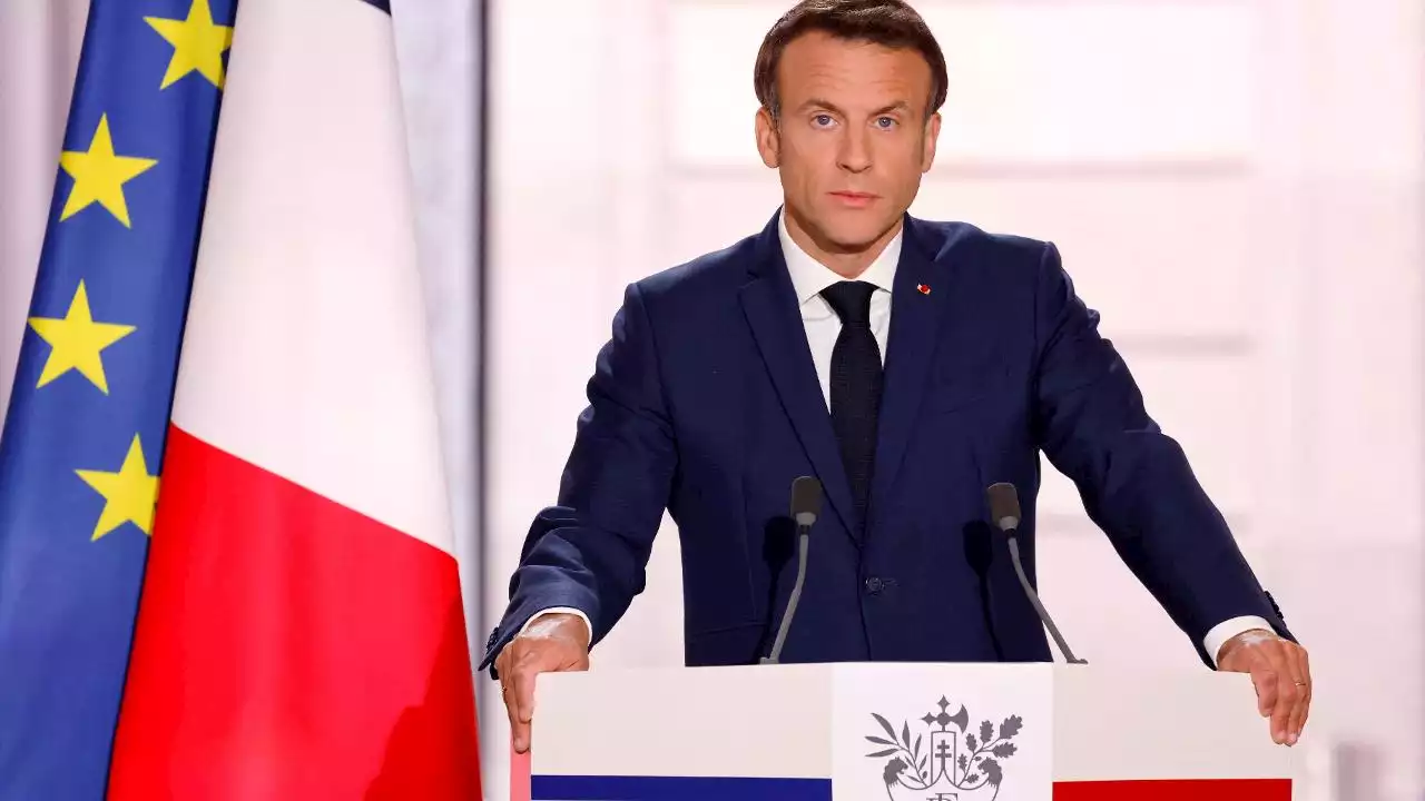 Macron si insedia all’Eliseo: “I francesi hanno scelto l’Europa, darò loro un paese più forte e un pianeta più vivibile”