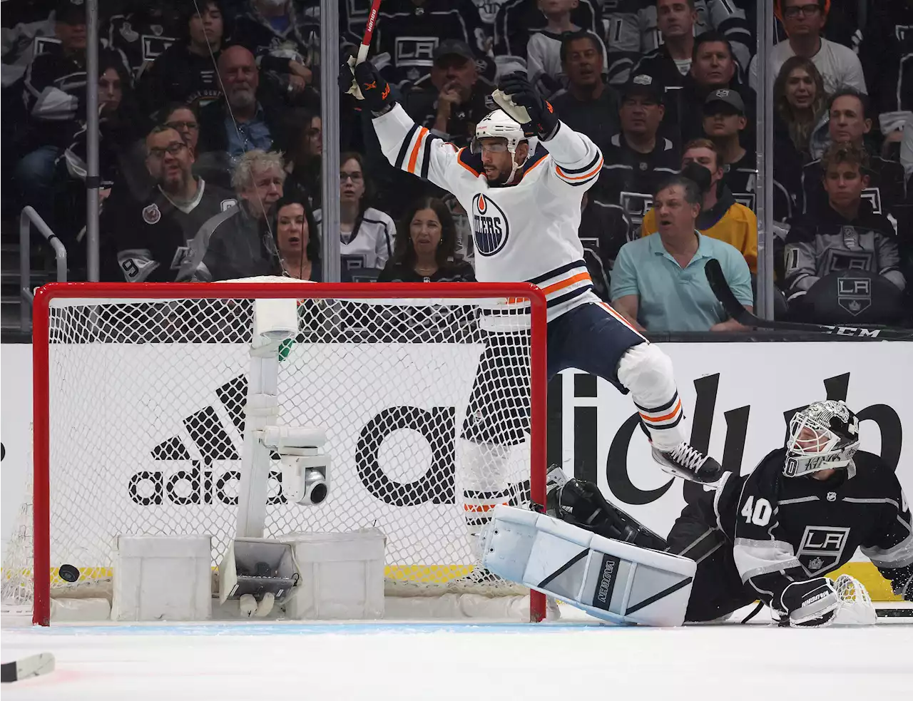 Evander Kane Records Hat Trick, Oilers Roll to 8-2 Rout of Kings