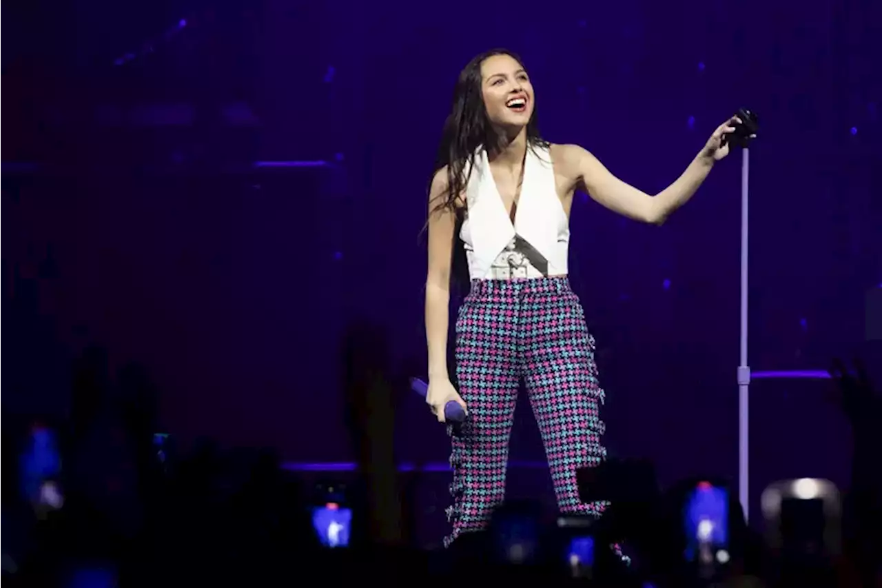 Review: Olivia Rodrigo’s ‘Sour’ tour in first of two nights at the Met