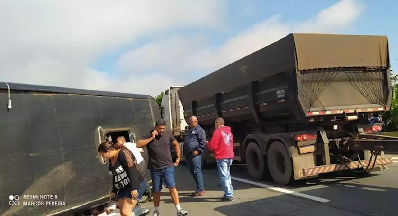 Acidente grave na Régis Bittencourt (SP) deixa mortos e feridos