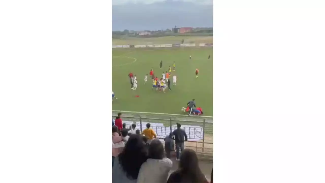 Calcio, il video della maxi rissa al triplice fischio della finale under 17