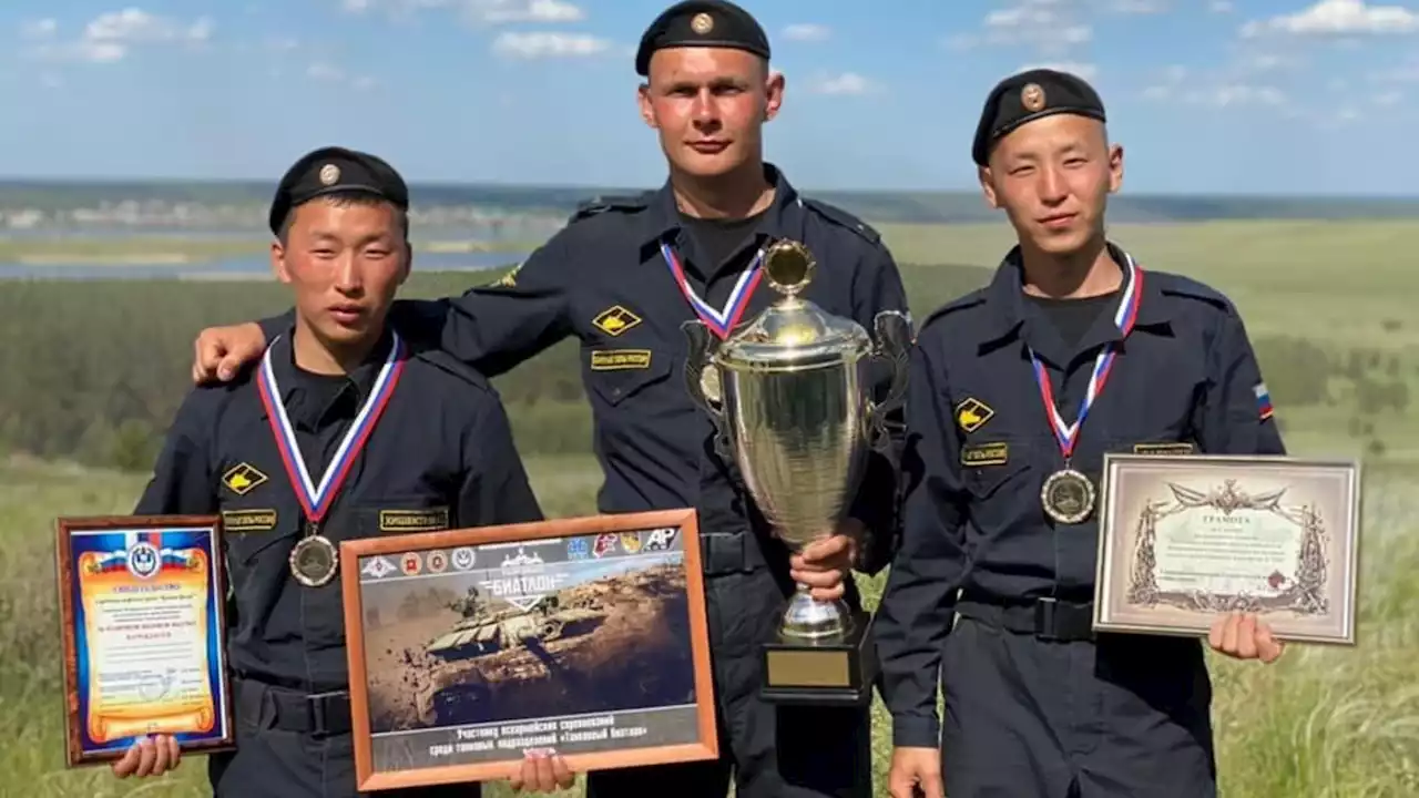 Era il campione del mondo russo di Tank Biathlon, è caduto in Ucraina: si chiamava Bato Basanov