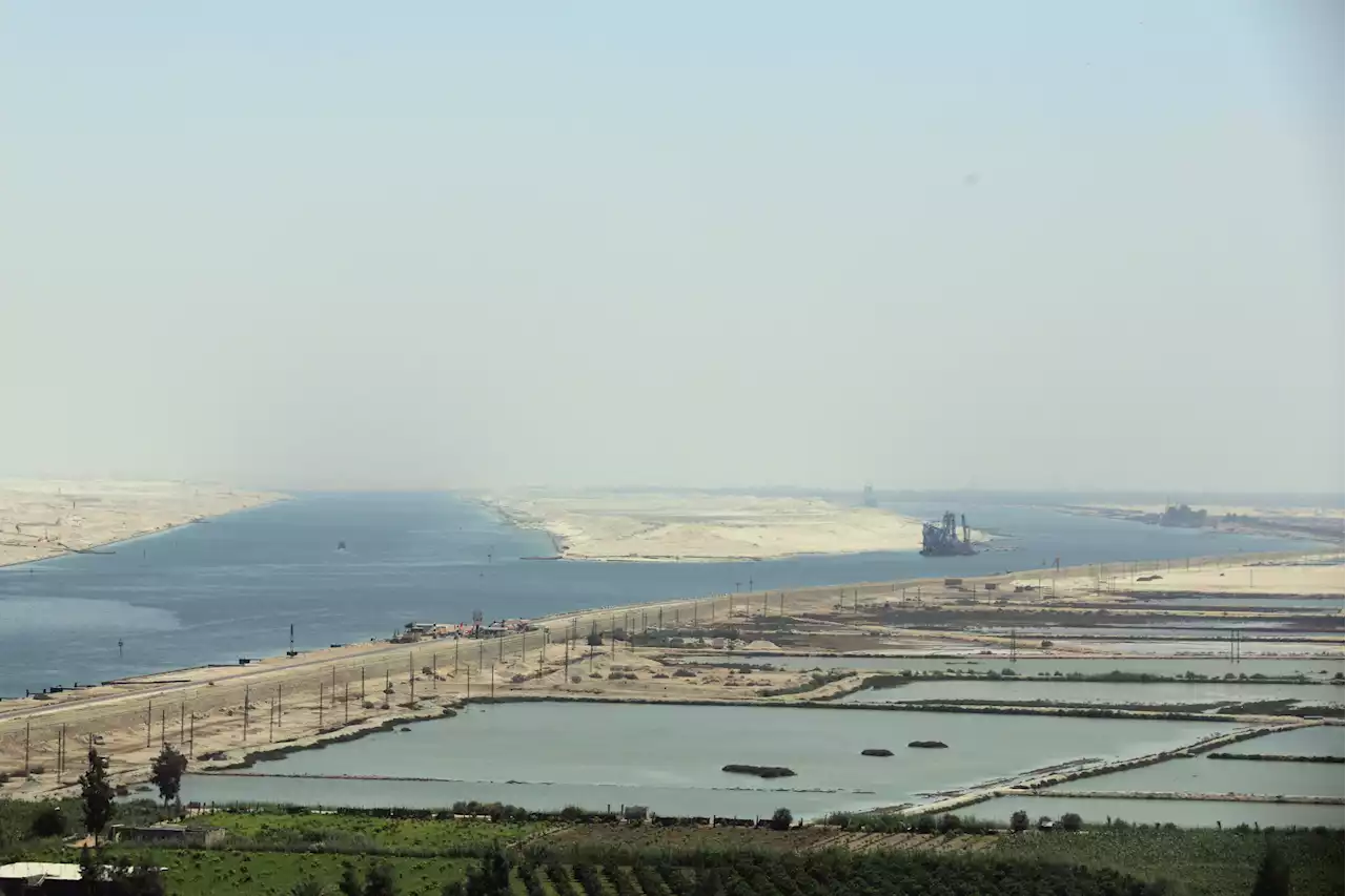 Mais de onze militares egípcios mortos em ataque a leste do canal do Suez - SIC Notícias