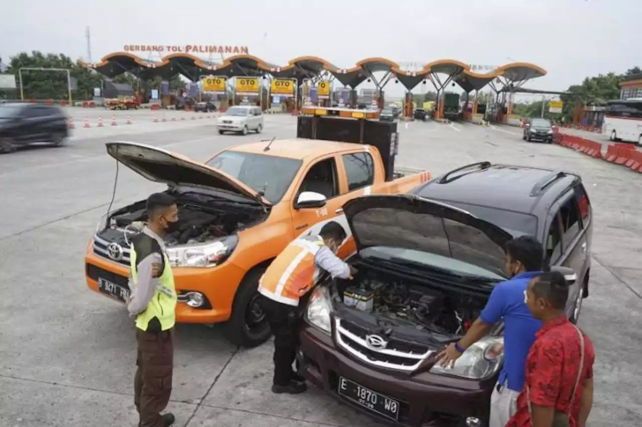 8 Pekerjaan yang Tidak Bisa Libur Saat Lebaran, dari Polisi hingga Penjaga Palang Pintu Kereta