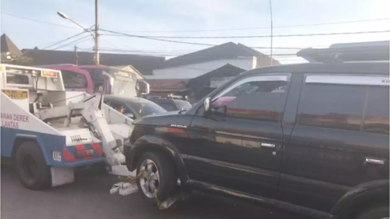 Dua Mobil Terlibat Kecelakaan di Jalur Puncak Bogor