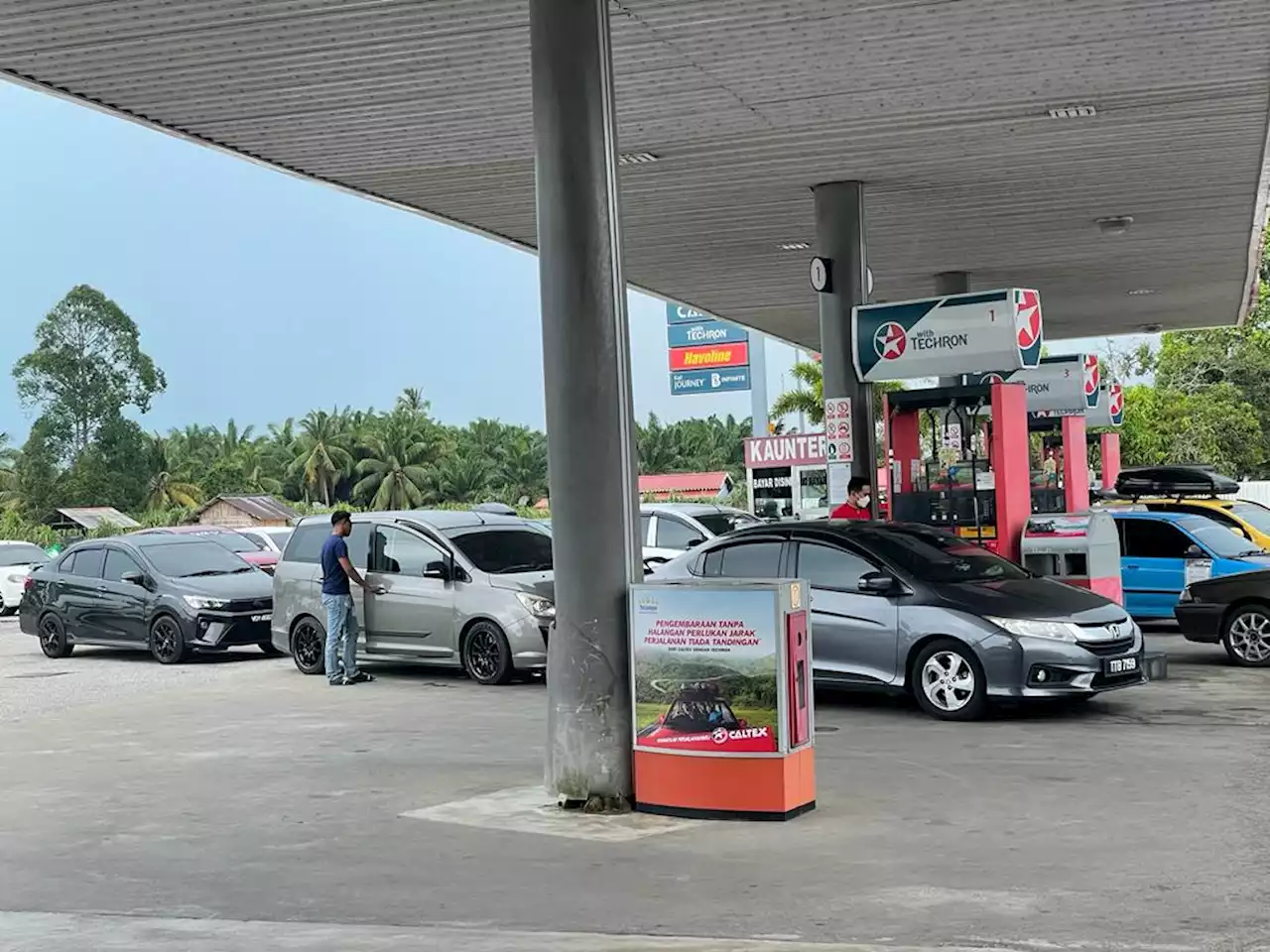 Kenderaan tersadai, petrol habis