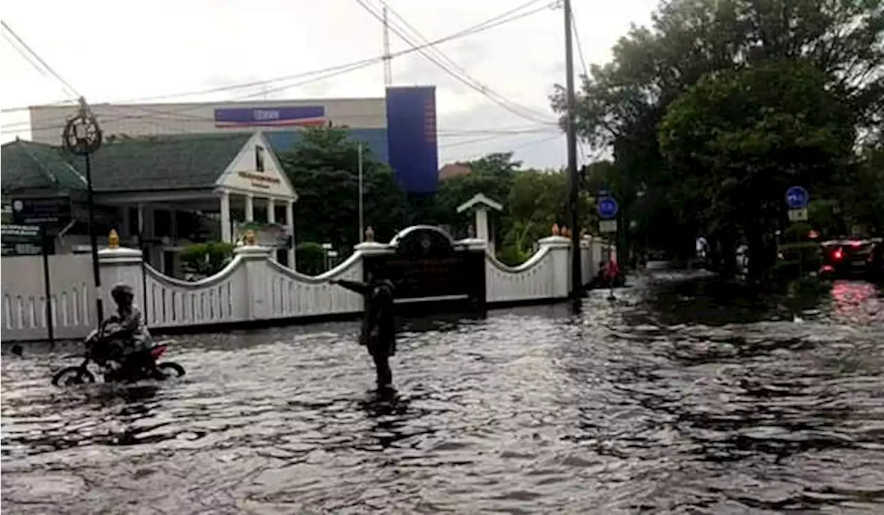 Hujan Lebat, Sejumlah Ruas Jalan di Solo Tergenang