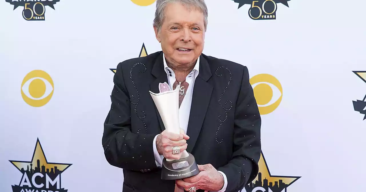 Mickey Gilley, who helped inspire 'Urban Cowboy,' dies at 86