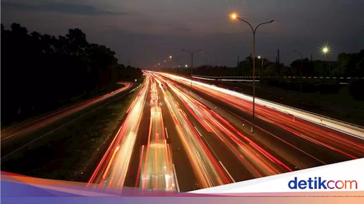 Tol Japek Ramai Lancar Malam Ini, Kepadatan di Rest Area Arah Jakarta