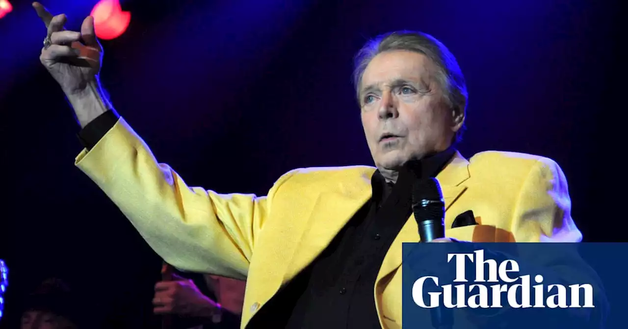 Country singer Mickey Gilley, who helped inspire Urban Cowboy, dies at 86