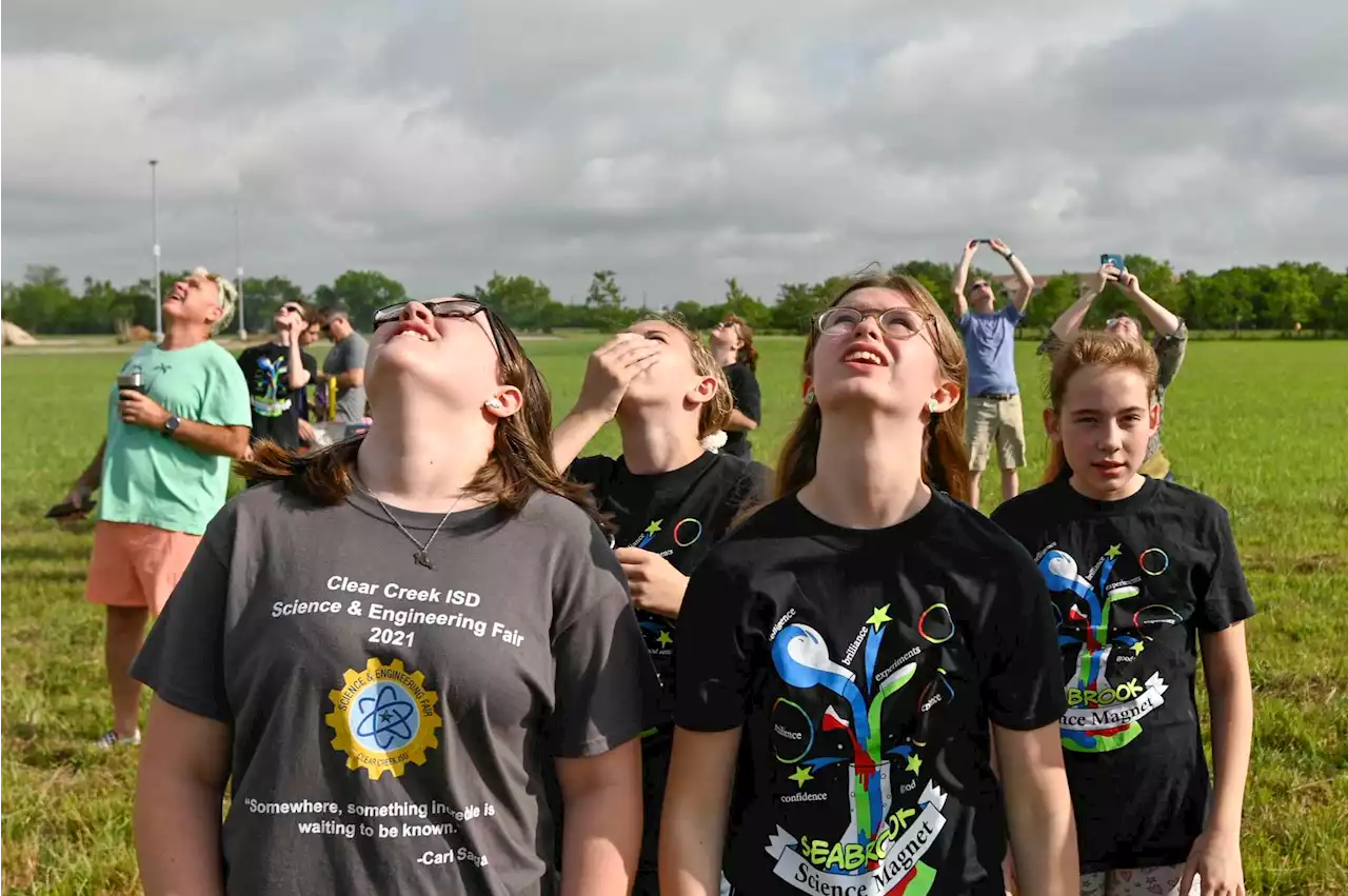 Chávez, Seabrook students prepare to launch in national rocket competition