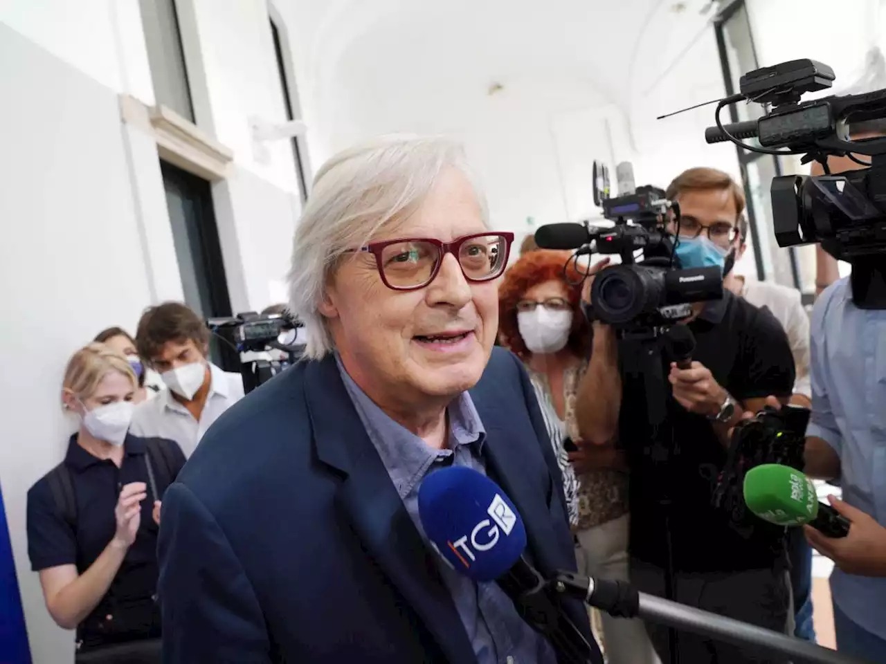 Sgarbi: 'Vi dico la verità sulla rissa con Mughini'