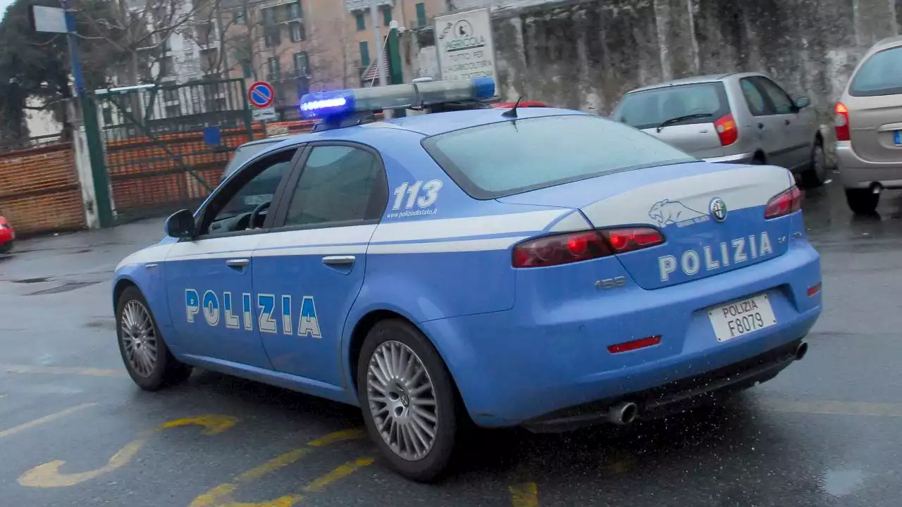 Udine, anziana ammazzata a coltellate: fermato un vicino di casa evaso dai domiciliari. Tre anni fa il figlio aveva cercato di ucciderla