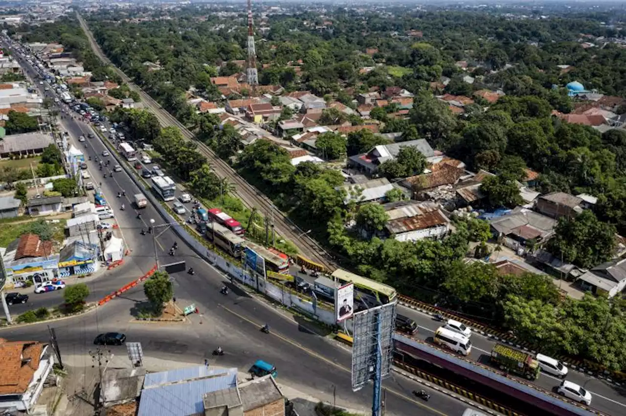 Arus Lalu Lintas Kedua Arah di Jalur Pantura Cirebon Lancar |Republika Online