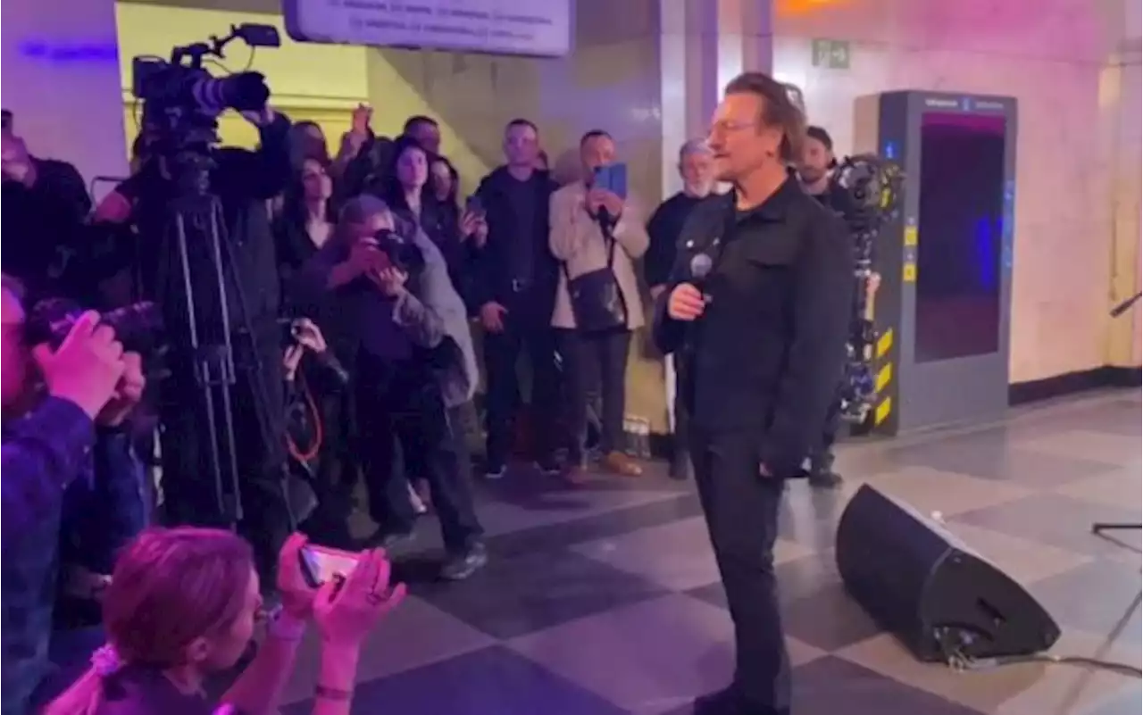 Bono elogia la lotta per la libertà e canta a Kiev con The Edge