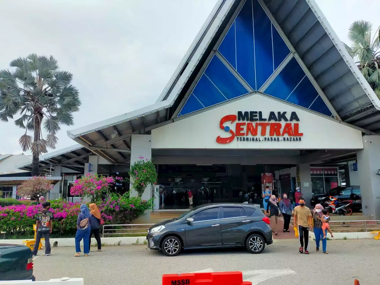 Pemandu bas cabul wanita diberkas di Melaka Sentral