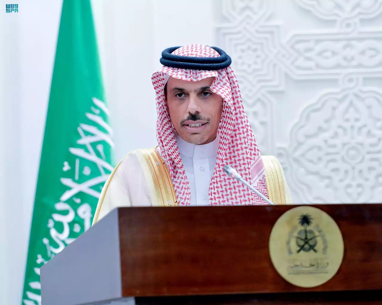 وزير الخارجية يتلقى اتصالاً هاتفياً من نظيره التركي